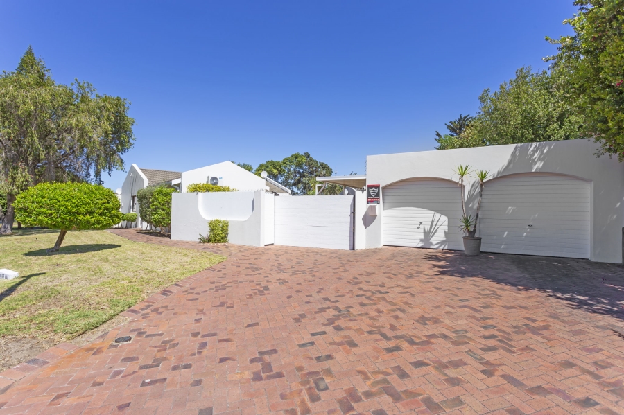 To Let 3 Bedroom Property for Rent in Edgemead Western Cape